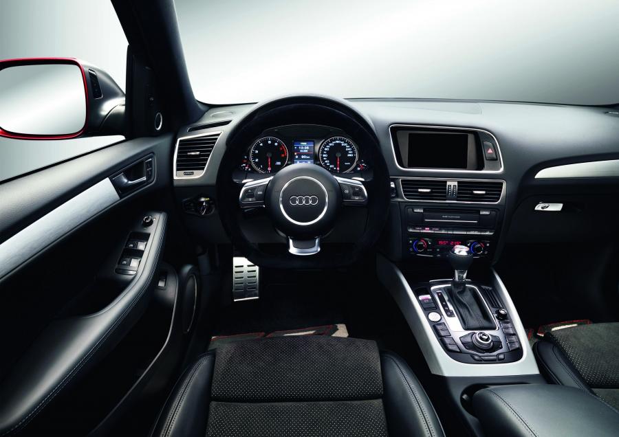 Торпедо Audi Q5 Custom Concept (8R) 2009 года  (фото 3 из 18)